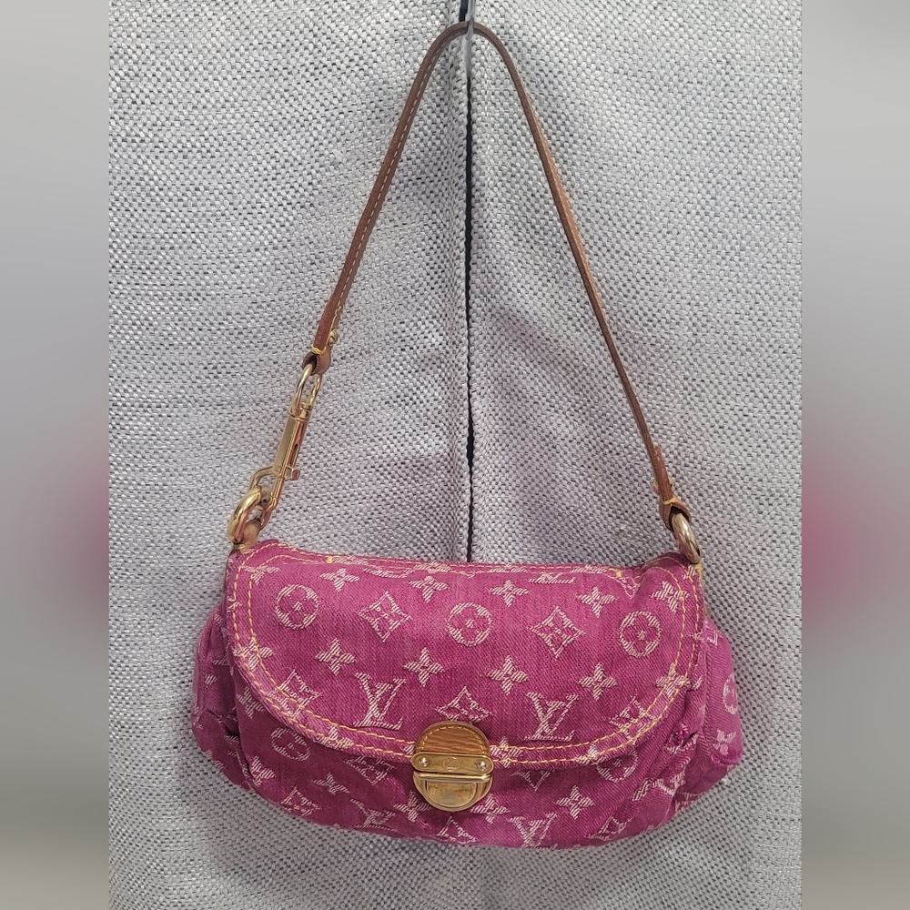 SOLD! Louis Vuitton Pleaty